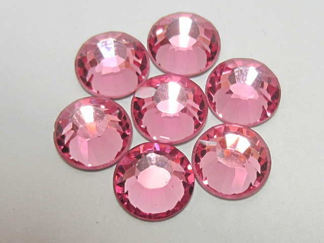 18 pcs. 30ss ROSE (maxima) FLATBACK P[RECIOSA Rhinestones
